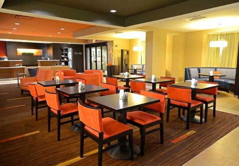 Courtyard Newport News Yorktown Hotel Restoran gambar